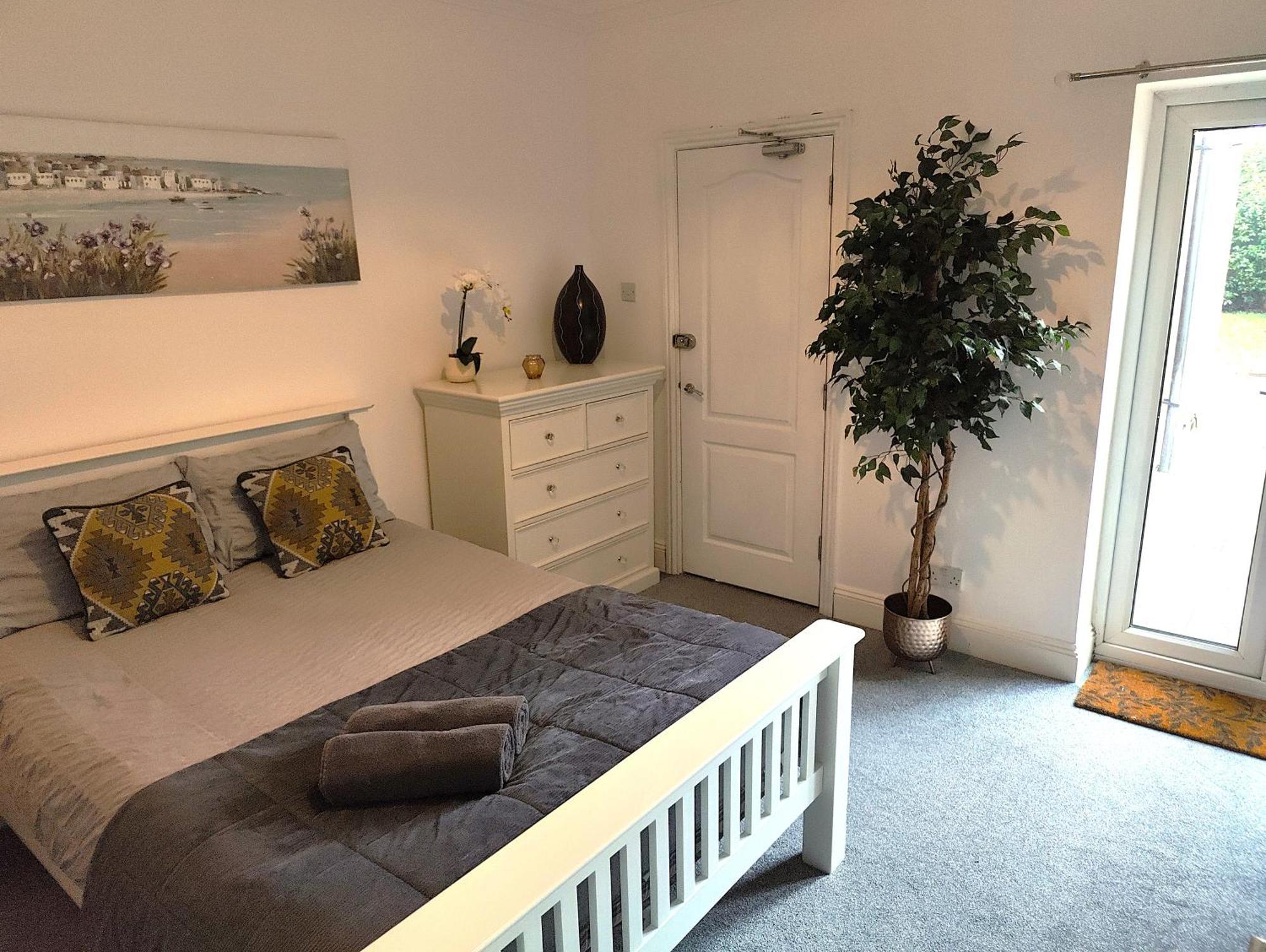 Cosy Bee And Apartment Bournemouth Exterior photo